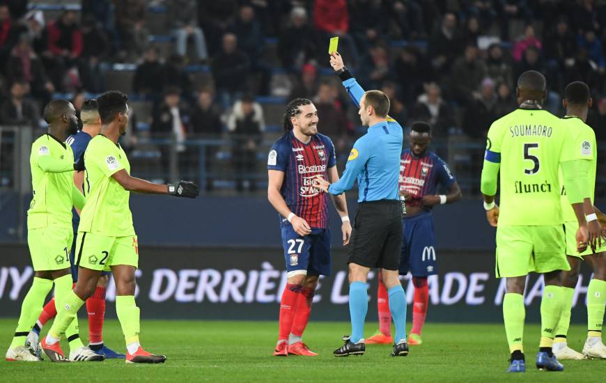 Enzo Crivelli est sous la menace d'une suspension après son carton jaune reçu vendredi soir face au LOSC