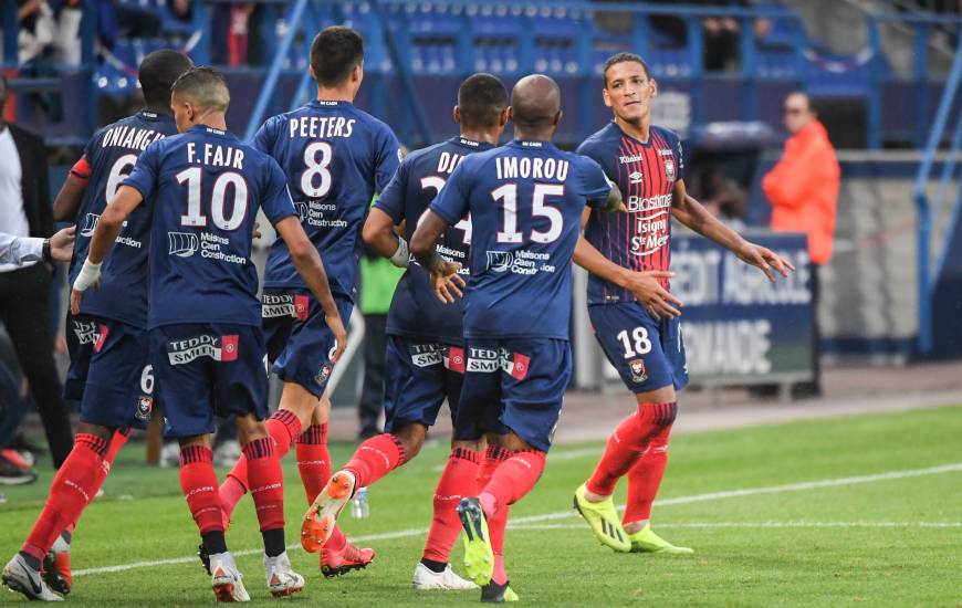 La joie de Yacine Bammou et de ses coéquipiers après l'ouverture du score samedi face à l'OGC Nice pour la première à domicile