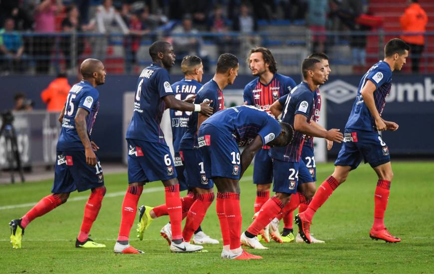 Les joueurs du Stade Malherbe suite à la célébration du but de Yacine Bammou face à l'OGC Nice
