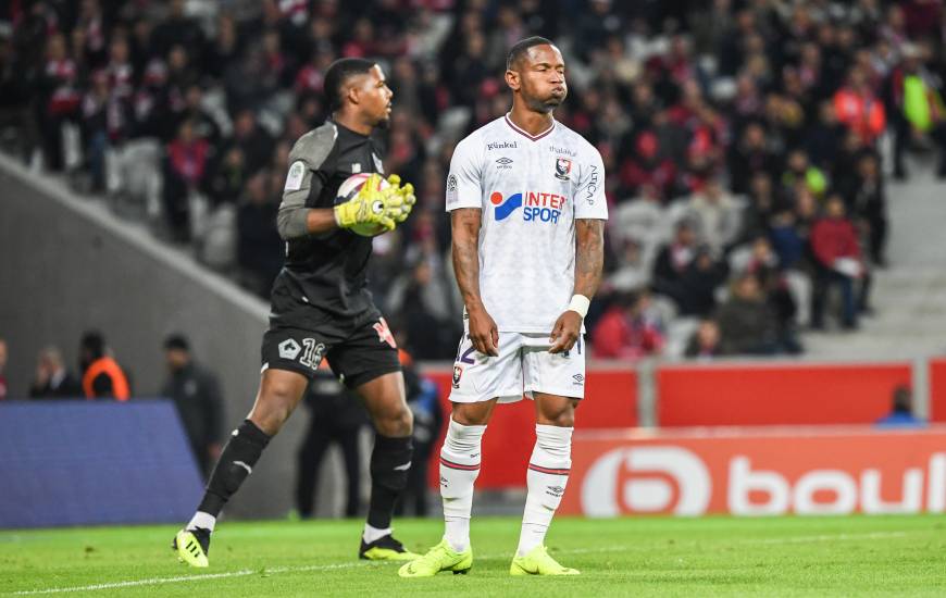 Claudio Beauvue aura eu les seules opportunités pour le Stade Malherbe avec un léger manque de réussite pour inquiéter Mike Maigna