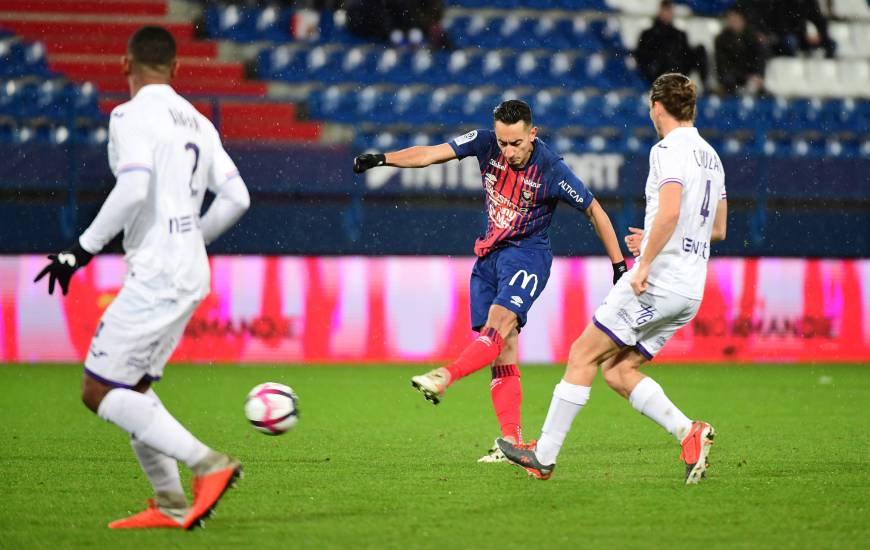 Saïf-Eddine Khaoui occupe les deux premières places du classement grâce à ses buts face au Toulouse FC et sur la pelouse du RC Strasbourg