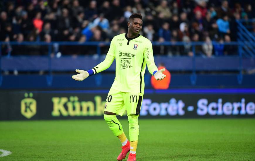 Brice Samba a regretté le début de seconde période du Stade Malherbe Caen face à l'OM, marqué par le but de Morgan Sanson et le carton rouge reçu par Frédéric Guilbert