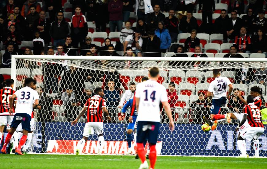 Le Stade Malherbe Caen a inscrit son premier but sur corner hier soir grâce à Alexander Djiku 