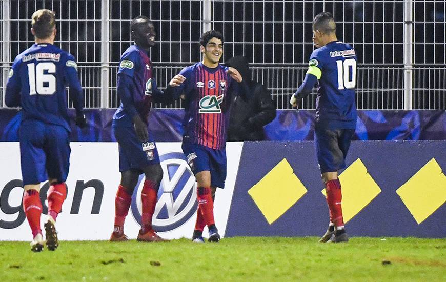 La joie de Jad Mouaddib, le jeune milieu de terrain a inscrit un but hier lors de sa première apparition avec le groupe professionnel