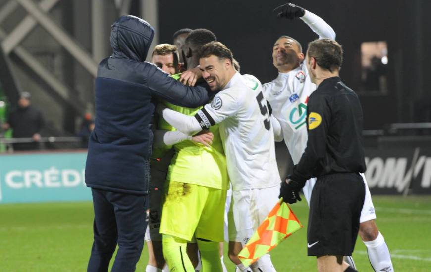 Après avoir stoppé 3 tirs au but messins, Brice Samba avait grandement participé à la qualification du Stade Malherbe Caen pour les quarts de la Coupe de France la saison dernière