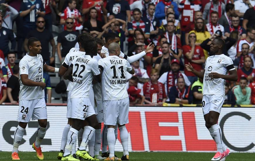 La joie des joueurs du Stade Malherbe après l'ouverture du score de Damien Da Silva lors de la victoire (0-2) sur la pelouse du LOSC la saison dernière