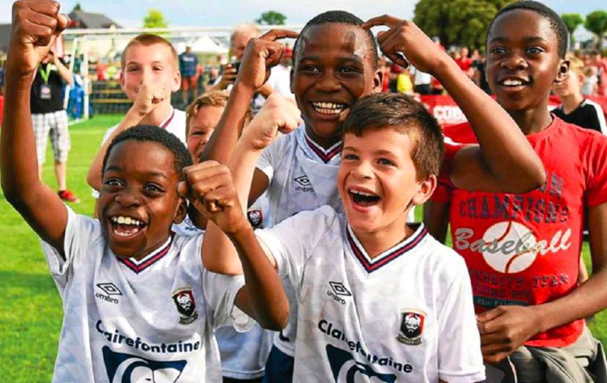 La joie des U10 du Stade Malherbe Caen après leur victoire face aux Girondins en finale de l'Europoussin dimanche après-midi 