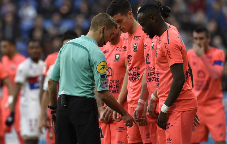 Clément Turpin a dirigé pour la dernière fois les caennais il y a plus d'un an sur la pelouse du Groupama Stadium  