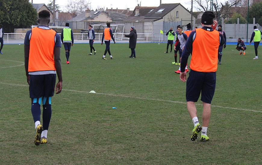 Aly Ndom accompagné d'Enzo Crivelli a retrouvé le groupe professionnel et a pu participer normalement aux deux séances de ce début de semaine