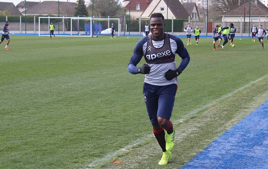 Course intensive pour Romain Genevois ce jeudi matin, le défenseur central caennais est forfait pour le déplacement à Monaco