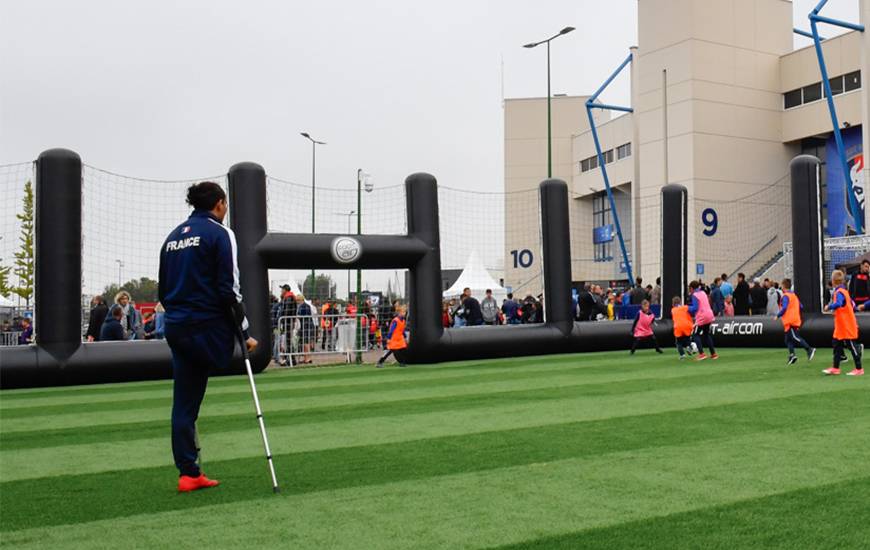 Déjà présent pour Bienvenue Dans La Team en début de saison, Nabil Labhilil sera présent samedi pour une initiation au foot amputé