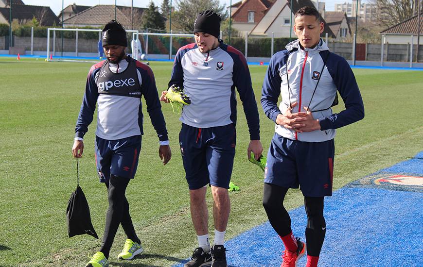 Yacine Bammou et Baisama Sankoh se sont contentés d'un footing alors qu'Enzo Crievlli a participé normalement à la séance du jour