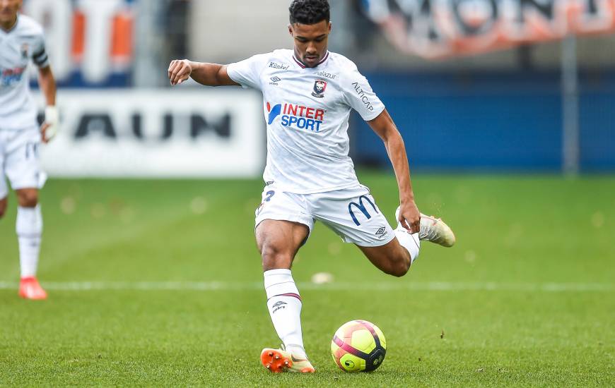 Yoël Armougom vient de prolonger avec le SM Caen jusqu'en 2023. il a disputé 19 matchs en professionnel cette saison