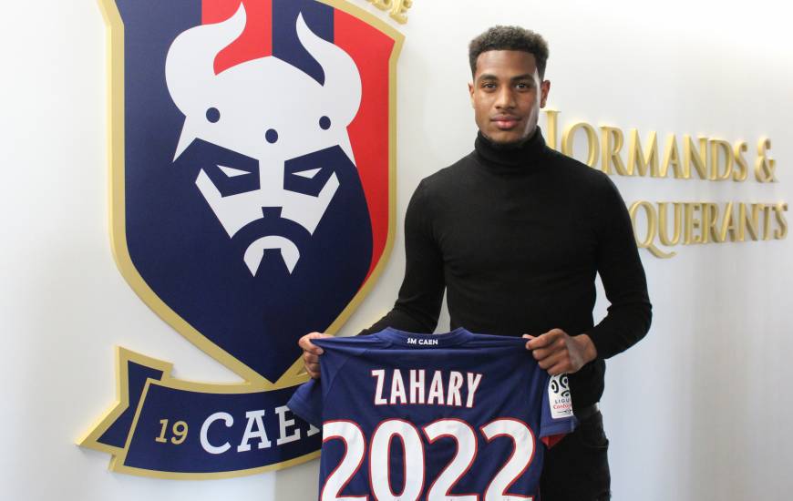 Alors qu'il a effectué ses débuts avec l'équipe professionnelle dans cette saison 2018 / 2019, Younn Zahary vient de signer son premier contrat professionnel