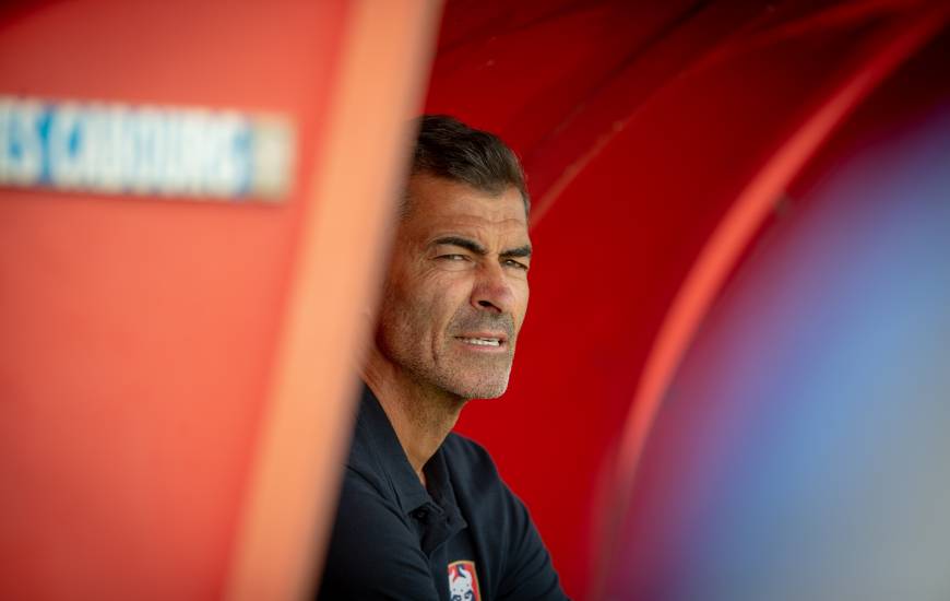 Rui Almeida et les joueurs du Stade Malherbe Caen s'apprêtent à débuter le championnat sur la pelouse de Bonal