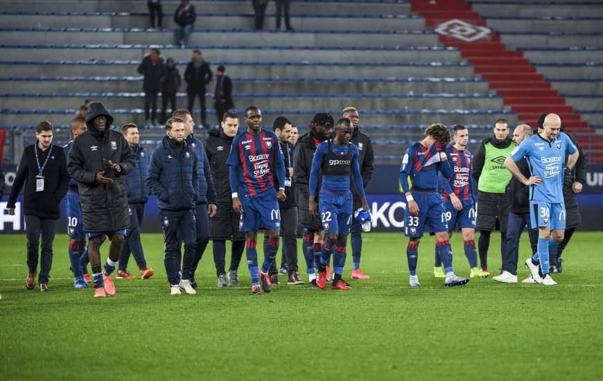 La déception des joueurs du Stade Malherbe après le revers face à l'ESTAC hier soir à d'Ornano