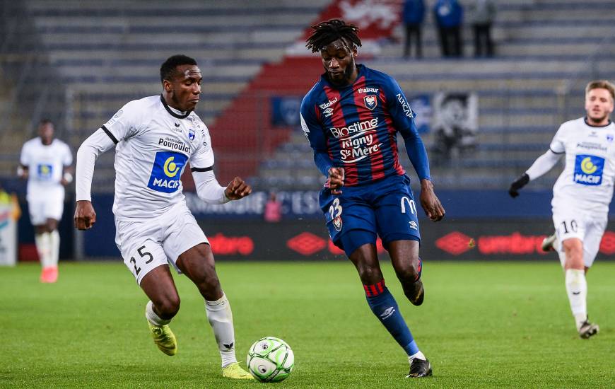 Herman Moussaki compte douze apparitions en professionnel avec le Stade Malherbe Caen cette saison
