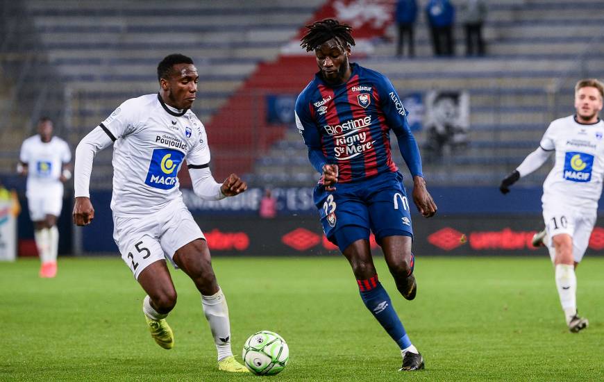 Herman Moussaki compte douze apparitions en professionnel avec le Stade Malherbe Caen cette saison 