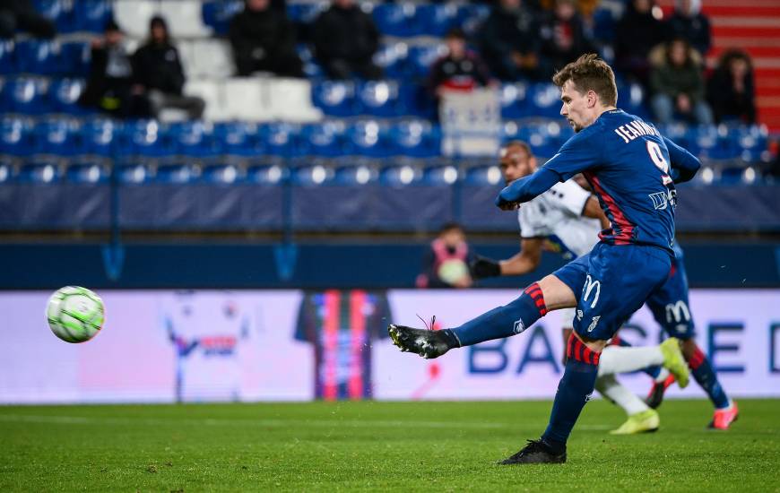 Benjamin Jeannot a offert la victoire au Stade Malherbe en transformant un penalty à 10 minutes de la fin du match