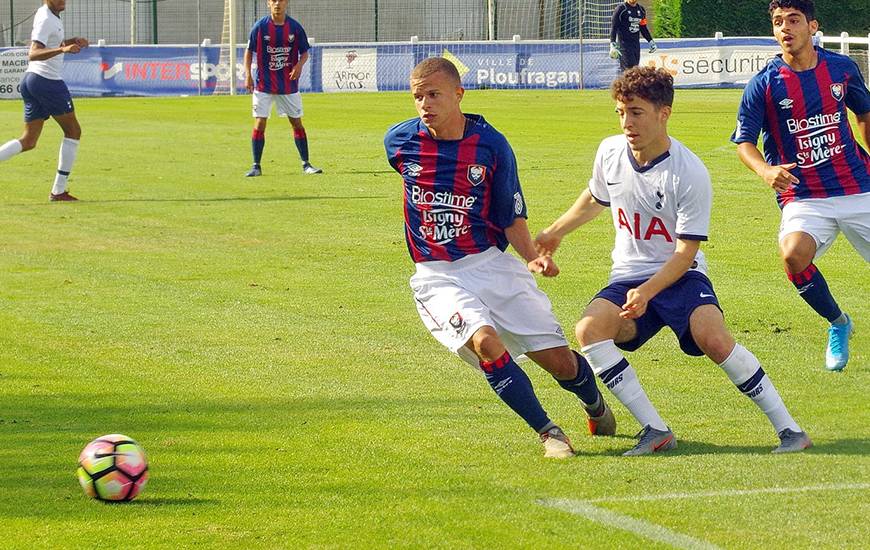 Théo Barré et les jeunes caennais ont disputé le tournoi des centres de formation à Ploufragan le week-end dernier