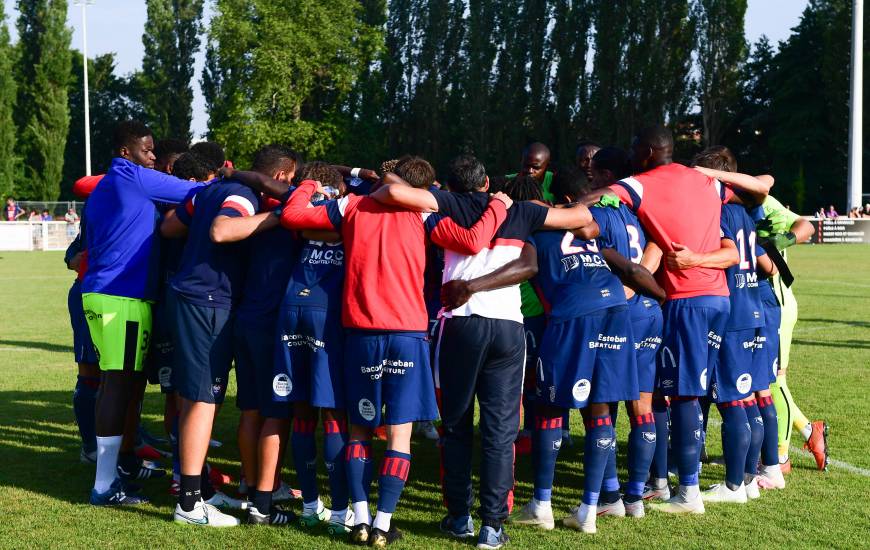 Les joueurs du Stade Malherbe Caen ont pu se réunir quelques secondes tous ensemble pour échanger après cette victoire