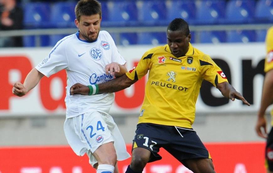 Grégory Leca au duel lors de la dernière rencontre entre caennais et sochaliens au Stade Bonal