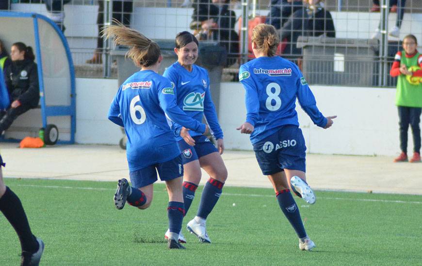 La joie des Caennaises après le troisième but d'Émilie Giffaut à dix minutes de la fin face au FC Mordelles