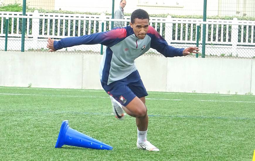 Arrivé la saison dernière au Stade Malherbe Caen, Andréas Houtoundji vient de signer un contrat stagiaire de trois saisons