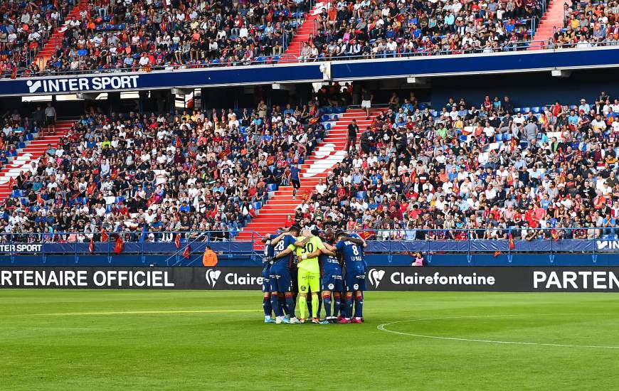 Les joueurs du Stade Malherbe Caen réunis avant d'affronter les "ciel et marine" hier soir à d'Ornano