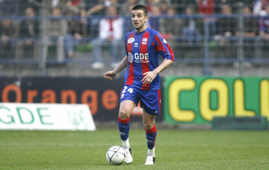Arrivé en 2005 au Stade Malherbe Caen, Grégory Leca aura passé 8 saisons chez les "rouge et bleu"