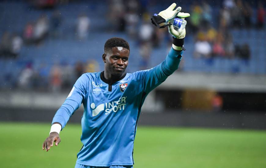 Après deux saisons passées au Stade Malherbe Caen, Brice Samba traverse la Manche et rejoint Nottingham Forest