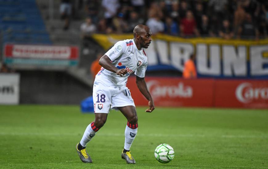 Jonathan Rivierez pourtant solide hier soir a vu les Troyens inscrire deux buts pour s'offrir la victoire en fin de match