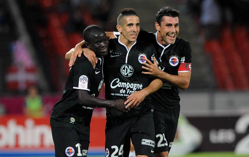 Florian Raspentino avec N'Golo Kanté et Julien Féret lors du premier match de la saison 2014 / 2015 à Évian