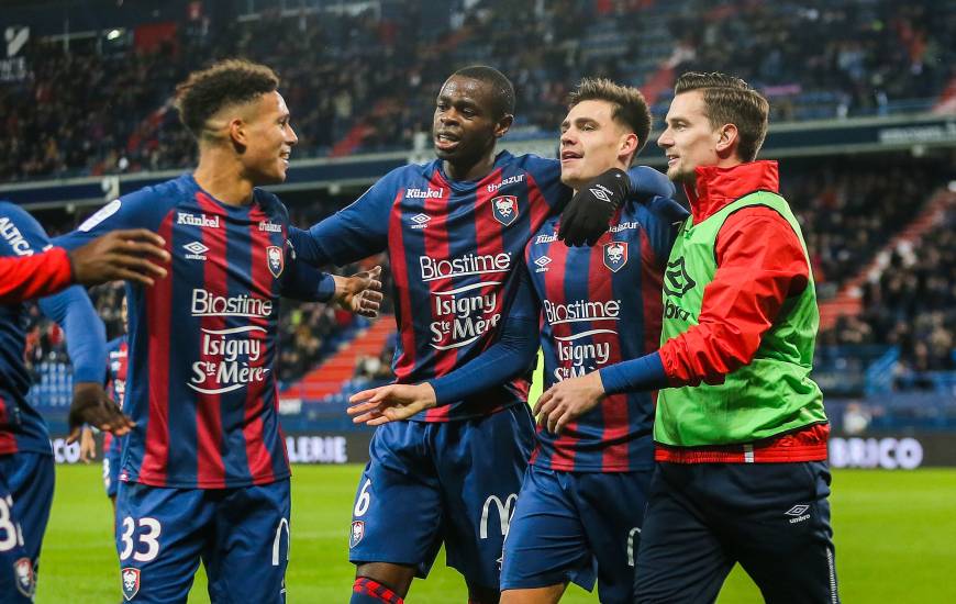 La joie des Caennais après le troisième but inscrit par Jessy Deminguet hier soir face au Mans FC. 