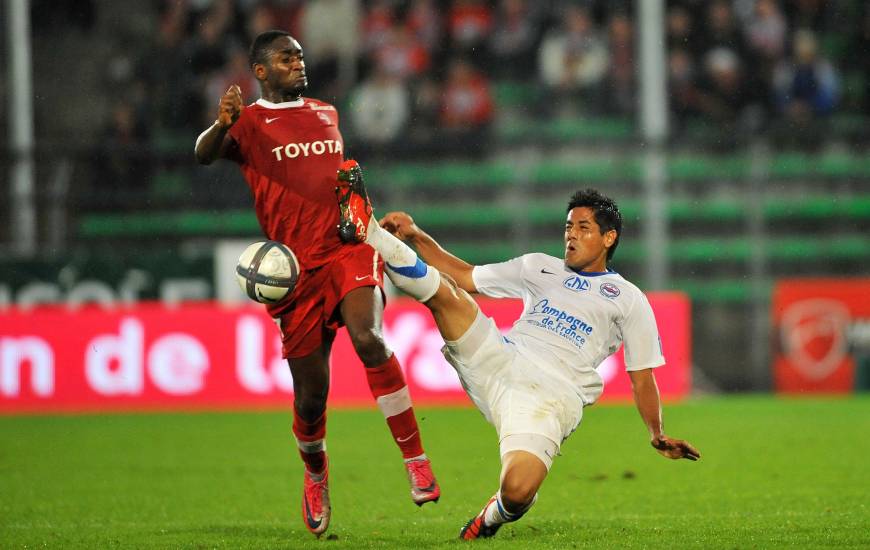 Pablo Barzola lors du revers (2-1) sur la pelouse de Valenciennes en 2010, en Ligue 1 Conforama