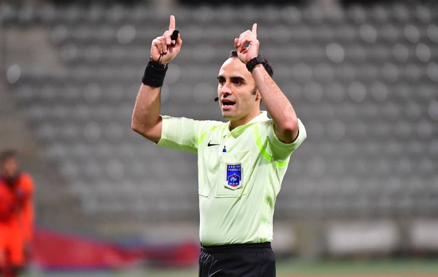 Cédric Dos Santos s'apprête à arbitrer le Stade Malherbe Caen pour la première fois en Domino's Ligue 2