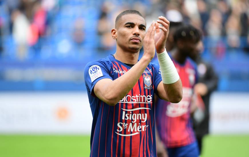 Alexander Djiku aura fait le bonheur des supporters du Stade Malherbe Caen durant les deux dernières saisons diputées chez les "rouge et bleu"