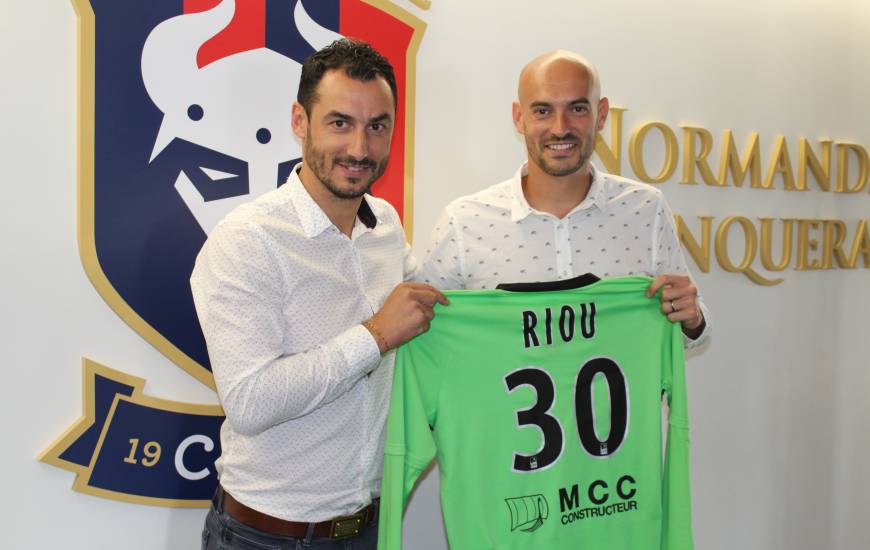 Rémy Riou s'est engagé ce mercredi avec le Stade Malherbe Caen pour les trois prochaines saisons