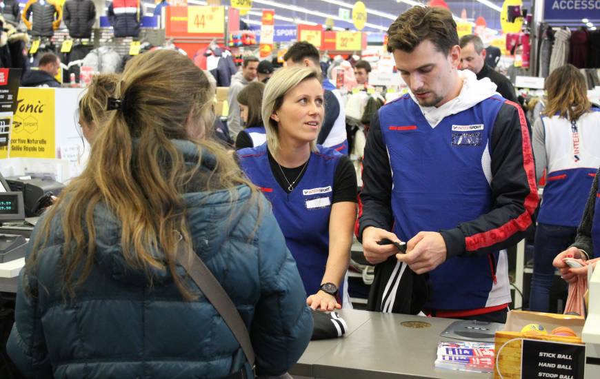 Benjamin Jeannot a pu jouer au conseiller chez notre partenaire Instersport lors d'une activation au cours de la saison