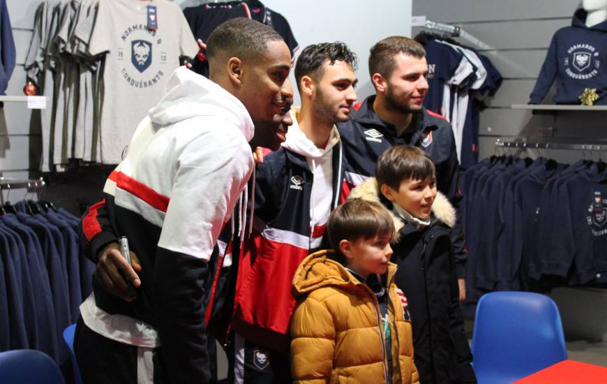 Les supporters du Stade Malherbe Caen ont pu rencontrer l'ensemble des joueurs et le staff des "rouge et bleu"