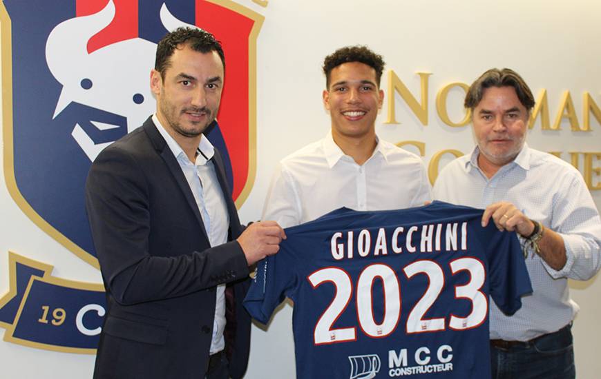 Après avoir fait ses débuts en professionnel cette saison, Nicholas Gioacchini a signé son premier contrat professionnel