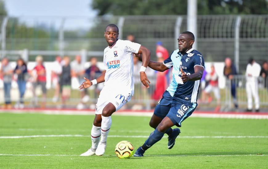 Prince Oniangué lors du Trophée des Normands la saison dernière sur la pelouse de l'AF Virois