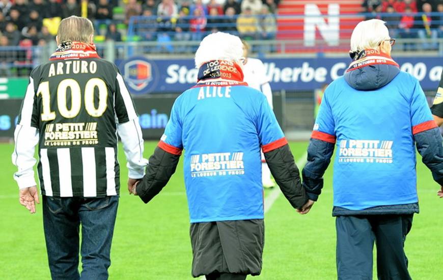 Alice Glaize avait donné le coup-d'envoi de la rencontre face au Milan AC à l'occasion du centenaire du club en 2013