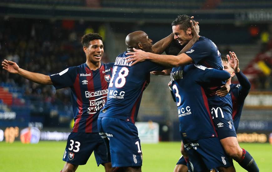 Jessy Pi a inscrit le second but du Stade Malherbe Caen d'un magnifique corner direct depuis la gauche du terrain à la 70e minute