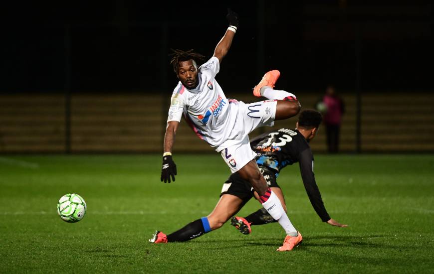 Steeve Yago et la défense du Stade Malherbe ont réussi à garder leur but inviolé hier soir à Chambly