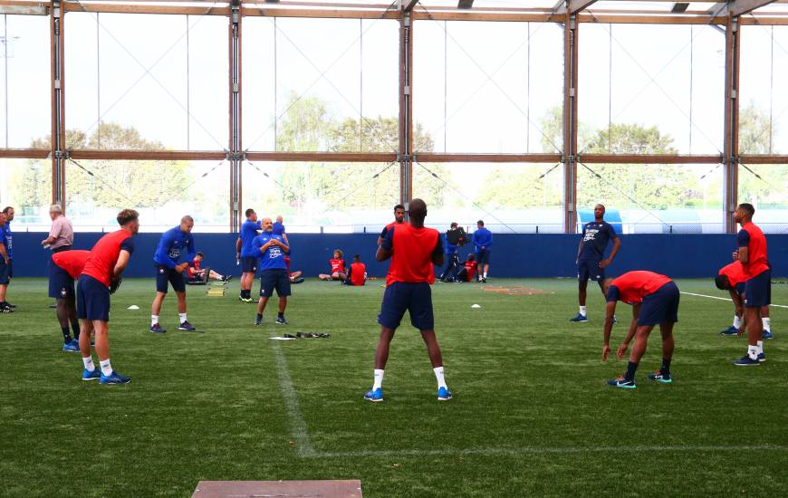 Après avoir affronté le Paris FC samedi en fin de journée, les joueurs du Stade Malherbe débutent leur semaine par deux séances ce lundi