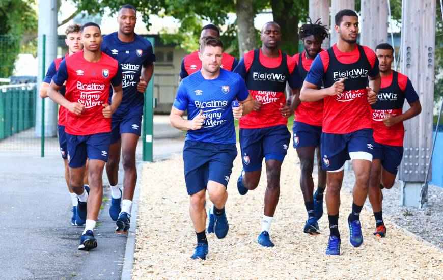 Les joueurs du Stade Malherbe Caen ont alterné entre travail physique et jeu avec ballon lors de cette reprise