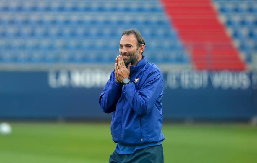 Entraîneur-adjoint du Stade Malherbe, Cédric Hengbart a évolué pendant cinq saisons du côté de l'AJ Auxerre