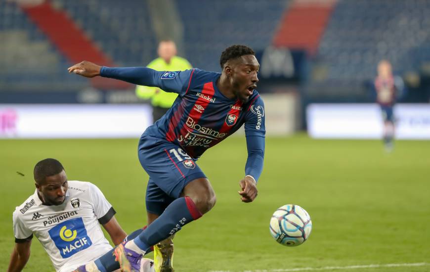 Alexandre Mendy a beaucoup pesé sur la défense des Chamois Niortais samedi soir à d'Ornano