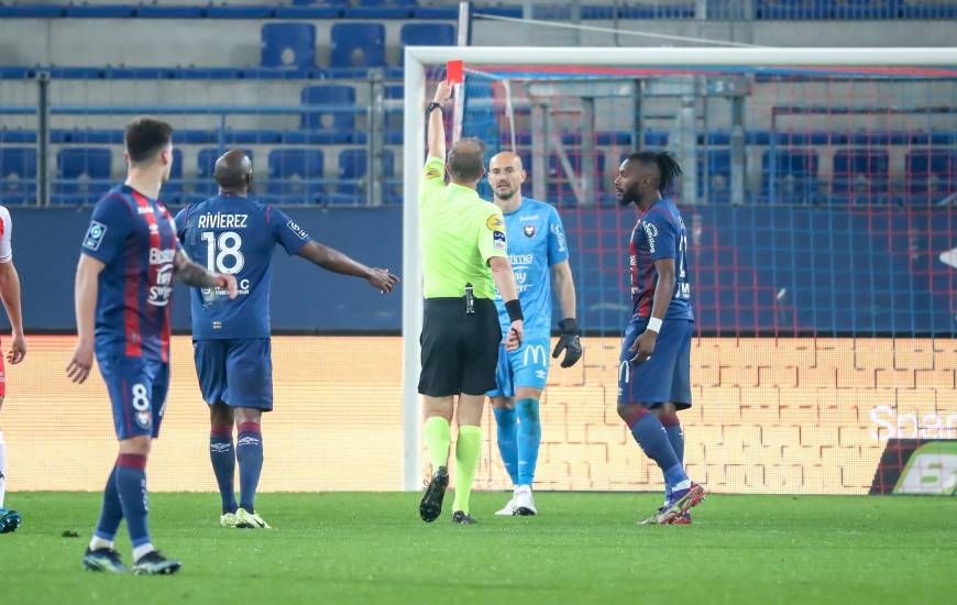 Expulsé mardi soir, Rémy Riou a reçu le premier carton rouge de sa carrière face à l'USL Dunkerque